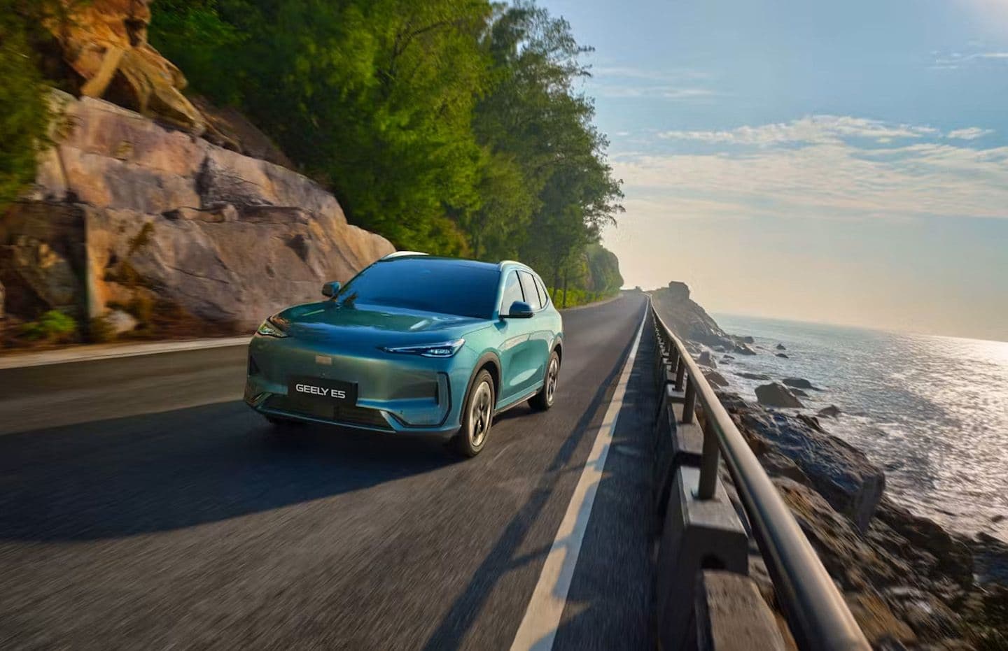 Conduce el nuevo Geely E5 en GEELY Oliva Motor