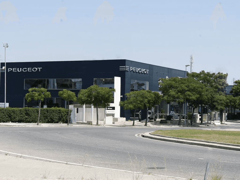 Imagen del concesionario Peugeot mostrando sus instalaciones y exposición de vehículos